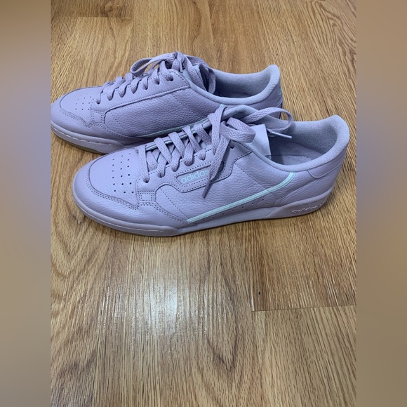 Size 10.5 Women’s Adidas shoes - Picture 8 of 8